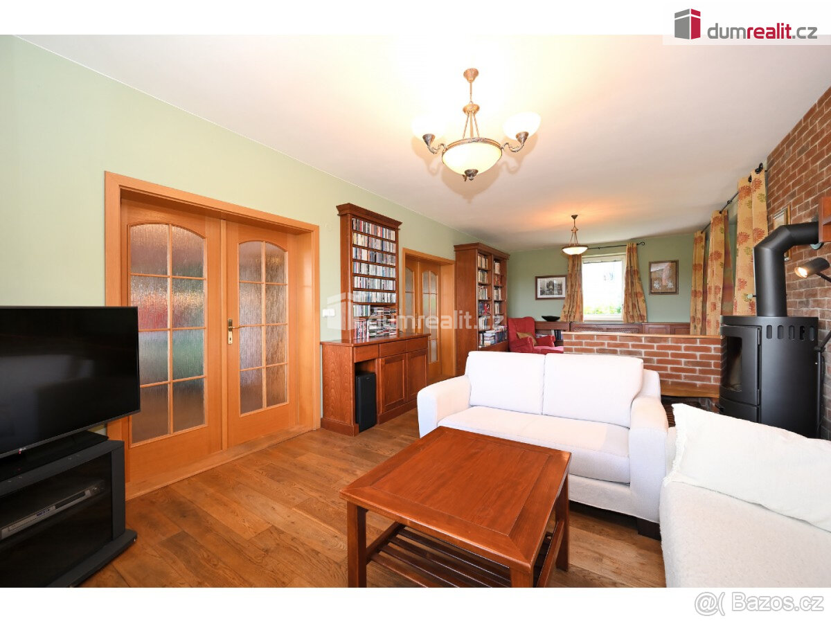 Prodej rodinného domu 6+1, 248 m2 + 63 m2 půda, pozemek 766 - 8