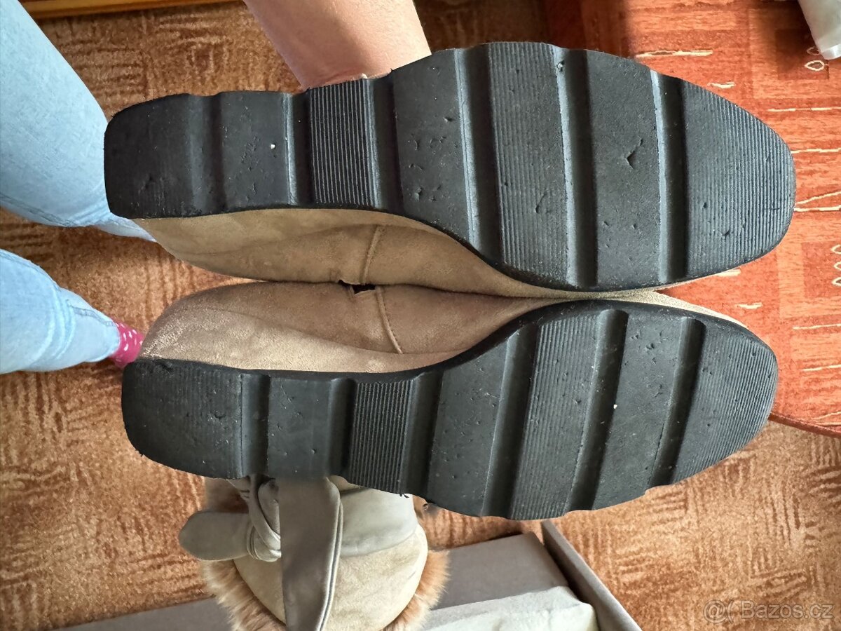 Krásné dámské semišové zimní kozačky s pravým kožíškem - 8