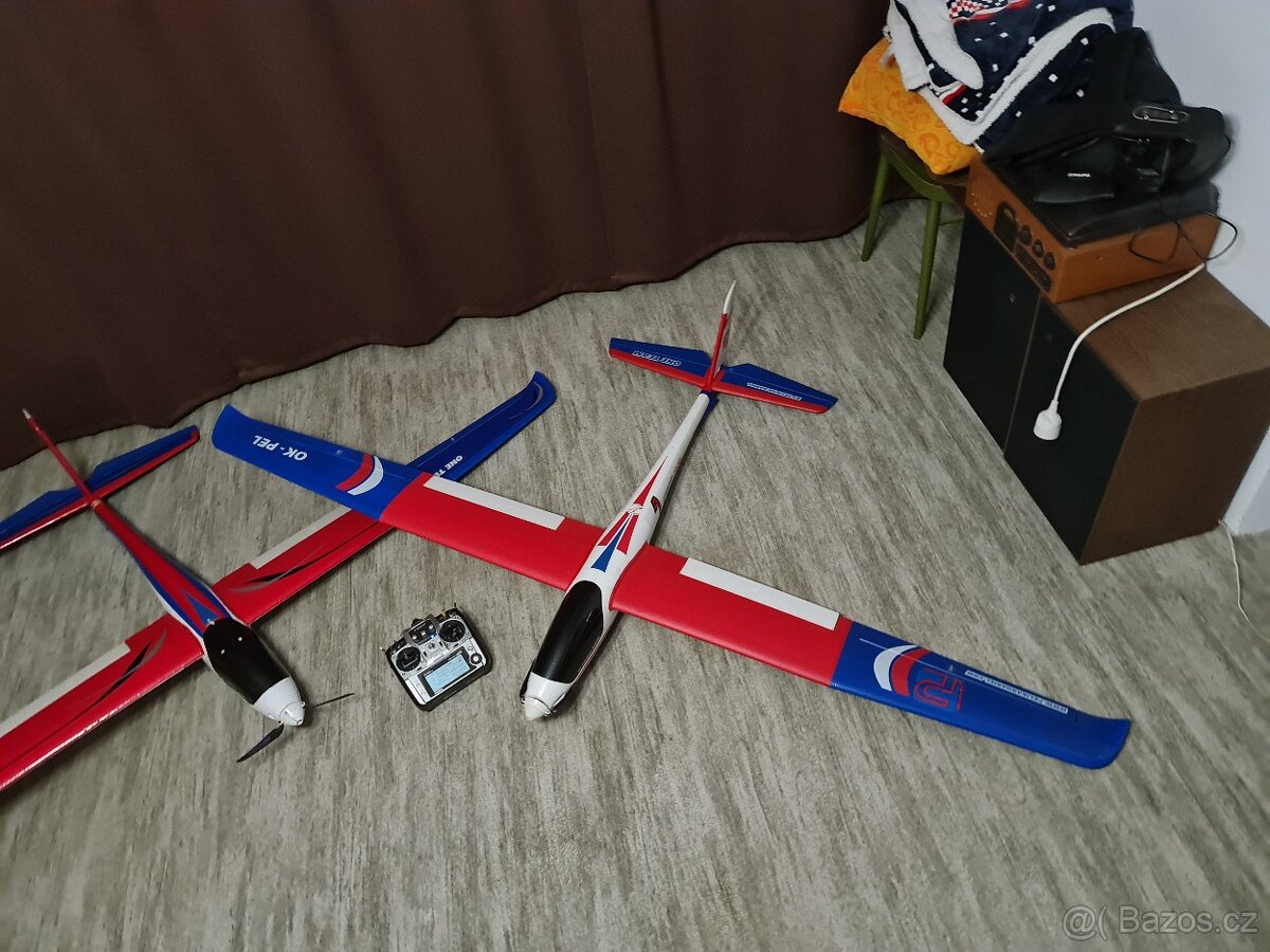Prodám 2x RC letadlo Pelikan GAMA 2100 + vysílač FUTABA T 10 - 8