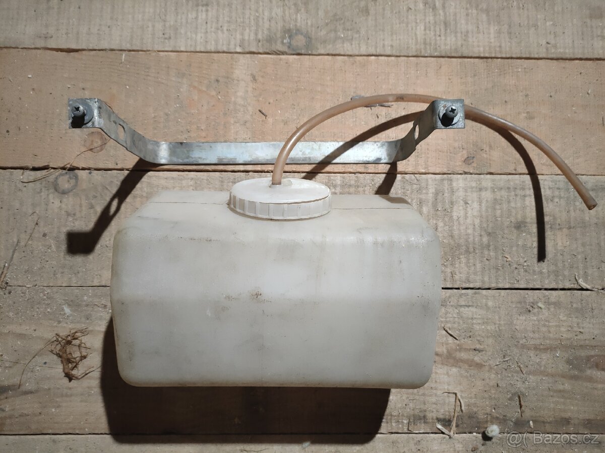 Škoda 120 nádobka ostřikovačů - 8