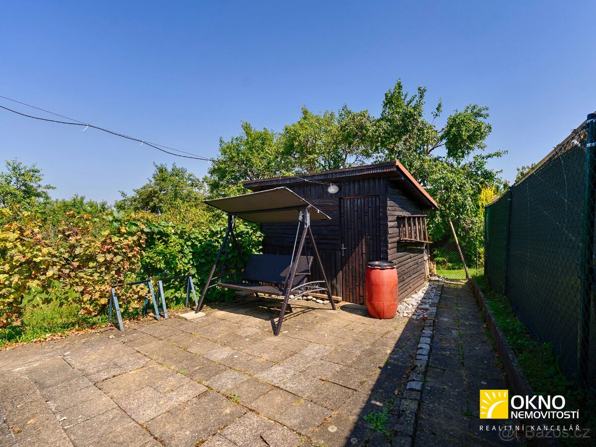 Zahrada s chatkou a výhledem do okolí - 8