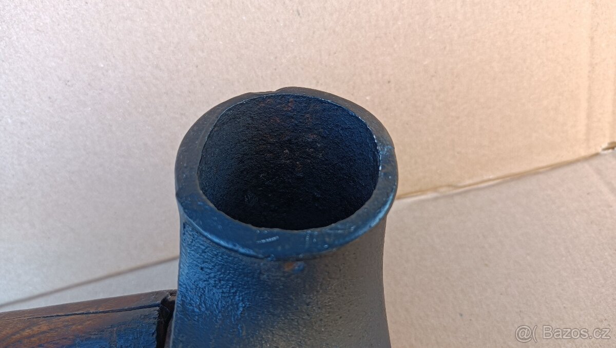 Stará orig. atypická žehlička s komínem. Krásná do sbírky - 8