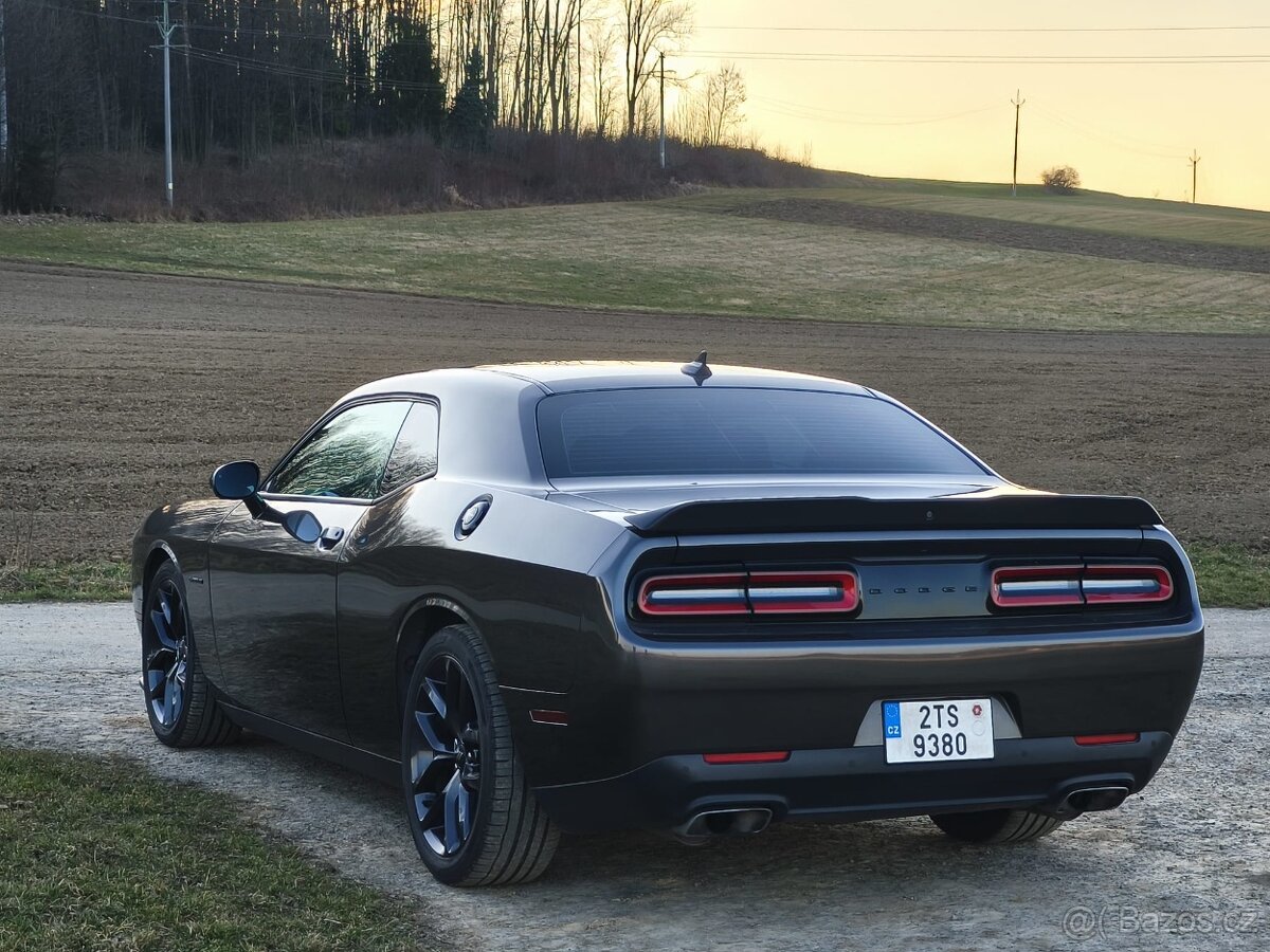 Dodge Challenger 5,7 2020 - 8