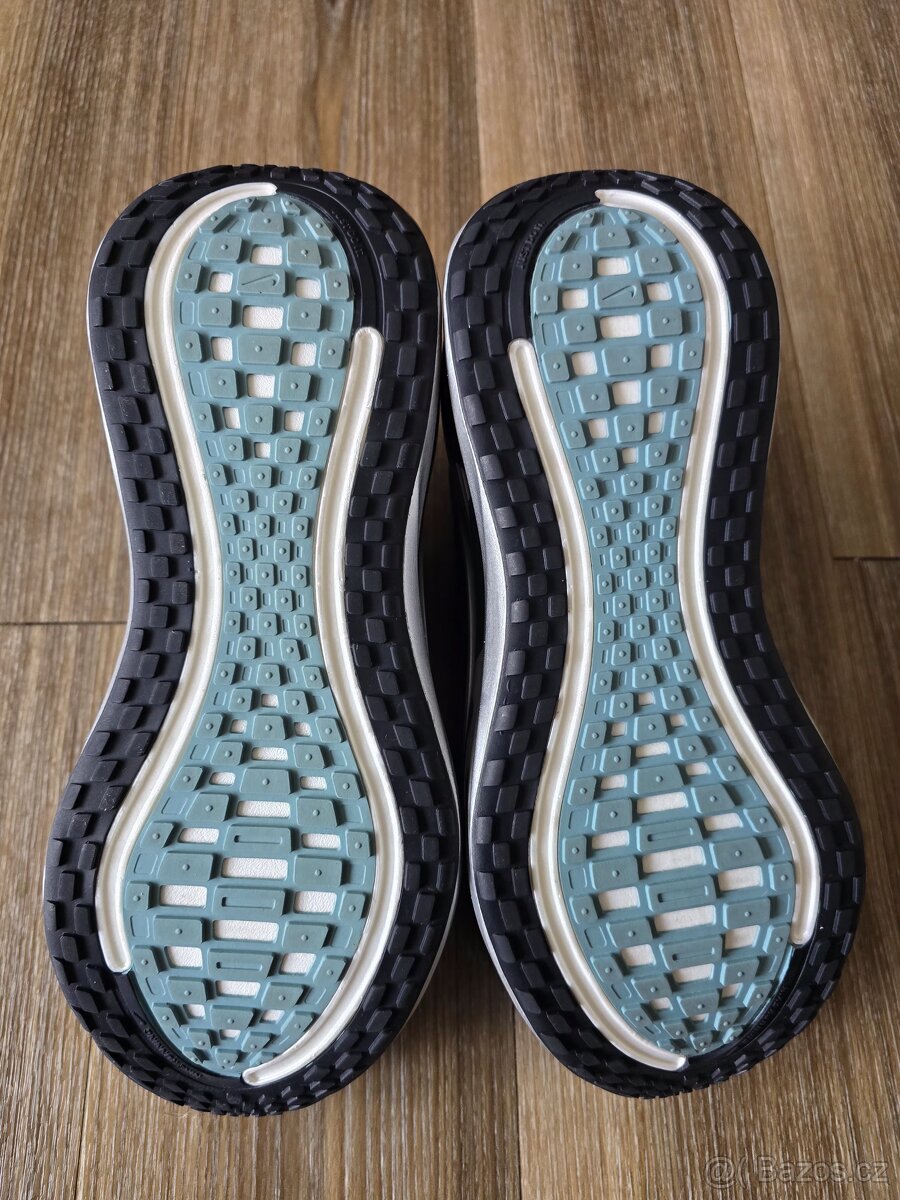 Běžecké boty Nike Vomero Plus (44) - 8