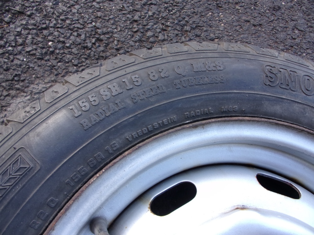 Sada kol VW Brouk 4x15 ET34 4x130x79 + pneu 155/15 - 8