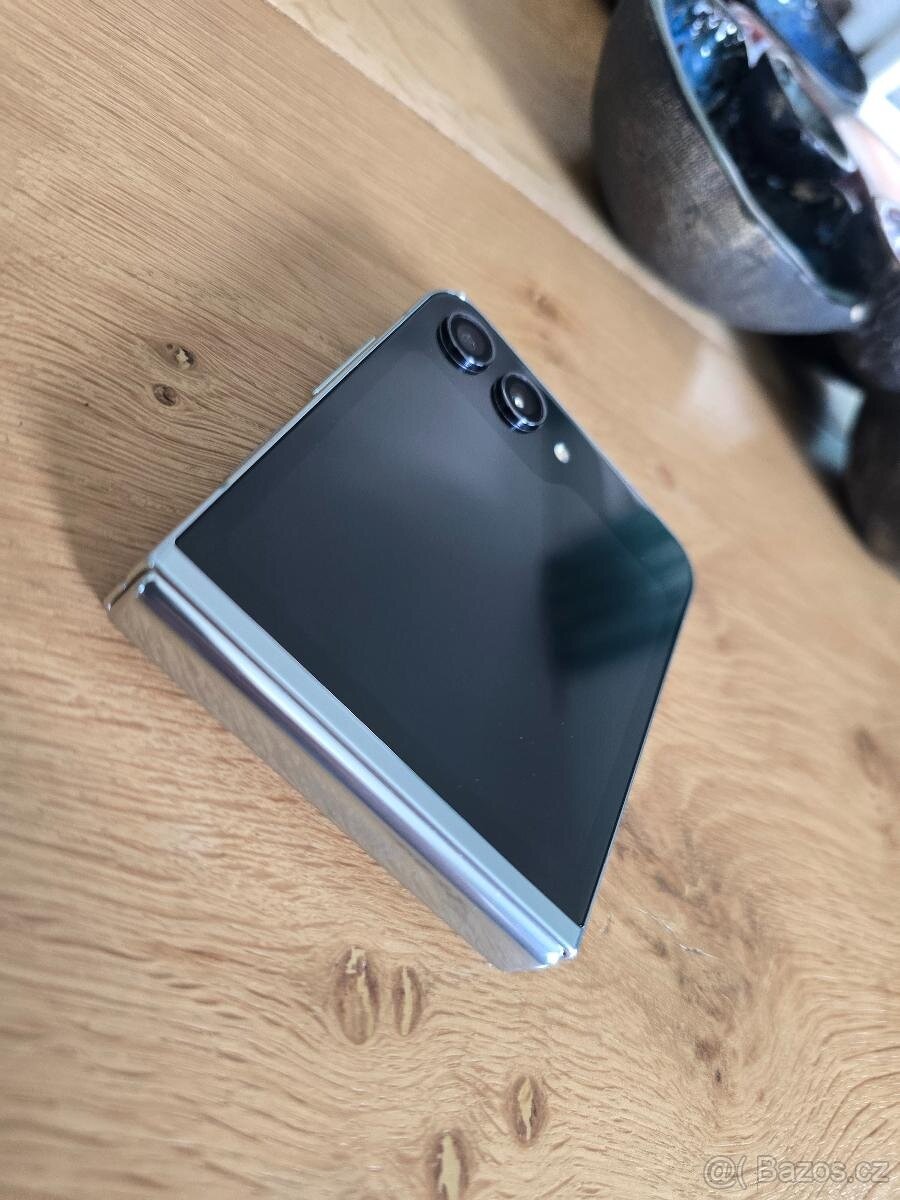 Samsung Galaxy Z Flip5 512GB s krabičkou + nabíječka Zdarma - 8