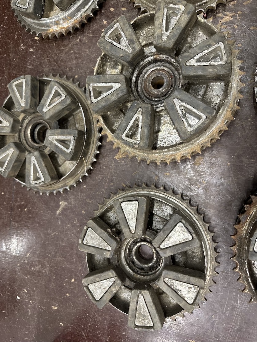 Predám používaná ROZETA JAWA 250 350 panelka 46,47zubov - 8