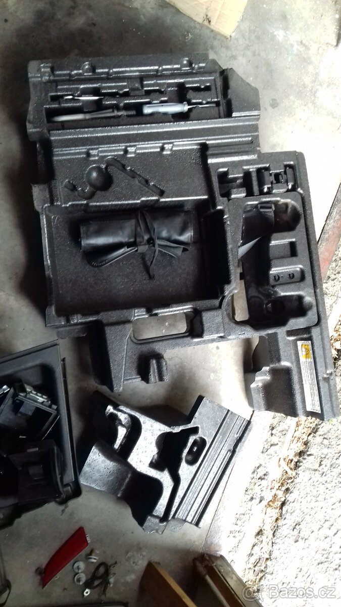 BMW X3 E83 2.0d Xdrive rok 2008 originální nářadí tažné oko - 8