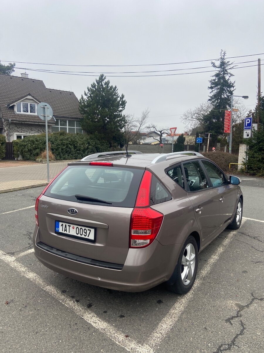 KIA Ceed 1.6 (r. 2010) - 8