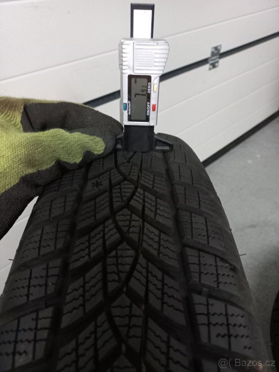 BMW i3 zimní sada Styling 427 pneu 155 70 19 DOT 2222 7,8mm - 8