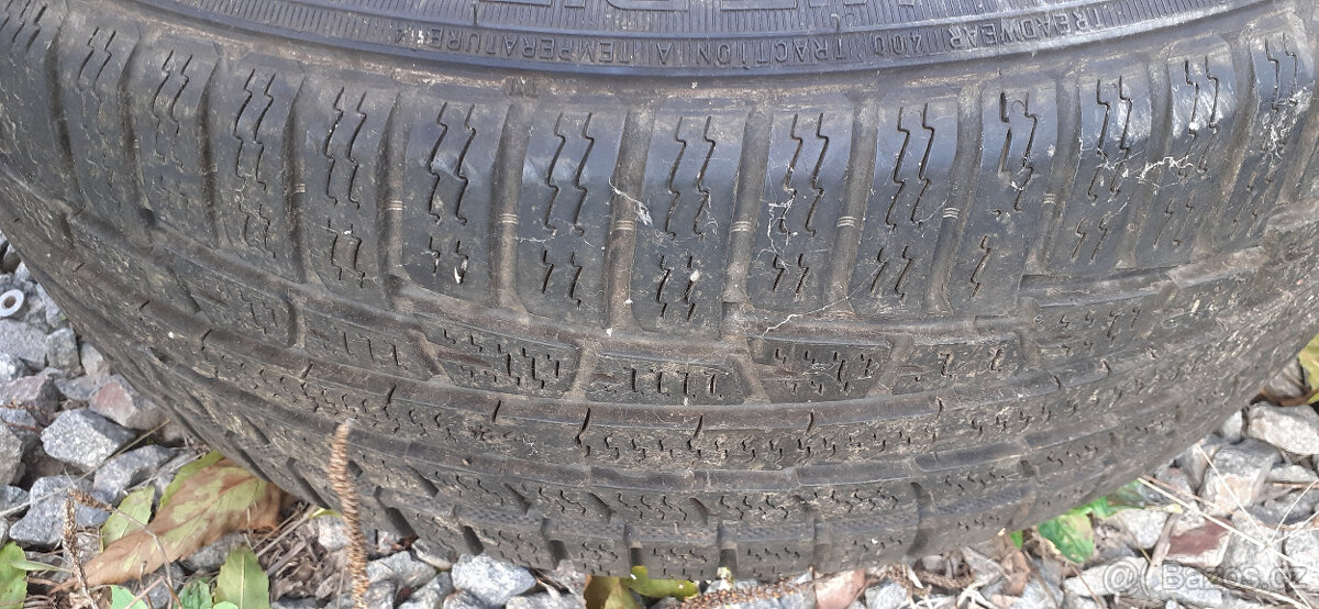 Zimní pneu 225/45R17 Nokian Runflat pěkný vzorek - 8