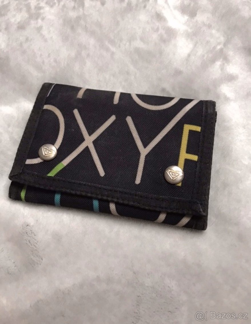 Prodám dámské doplňky(šály,čepice,kabelky,hodinky) - 8