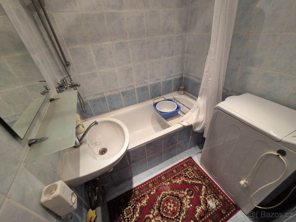 K prodeji bytová jednotka Č. 200/10 je byt v 3.NP podlaží. - 8