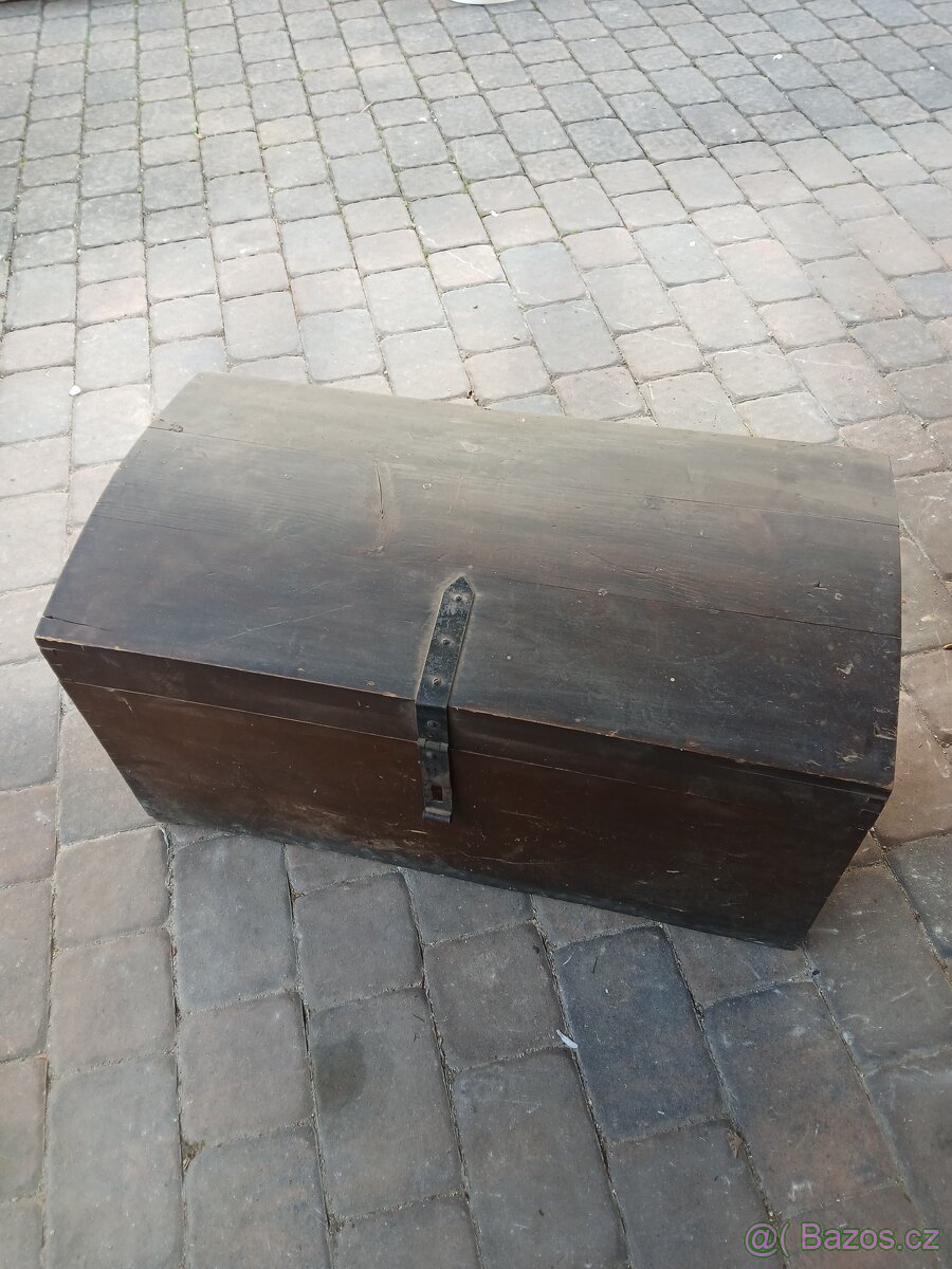 Staré dřevěné kufry, koš - 8