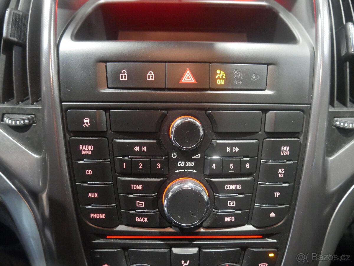 Opel Astra 1.4T , 103 kW benzín, 2011 - 8