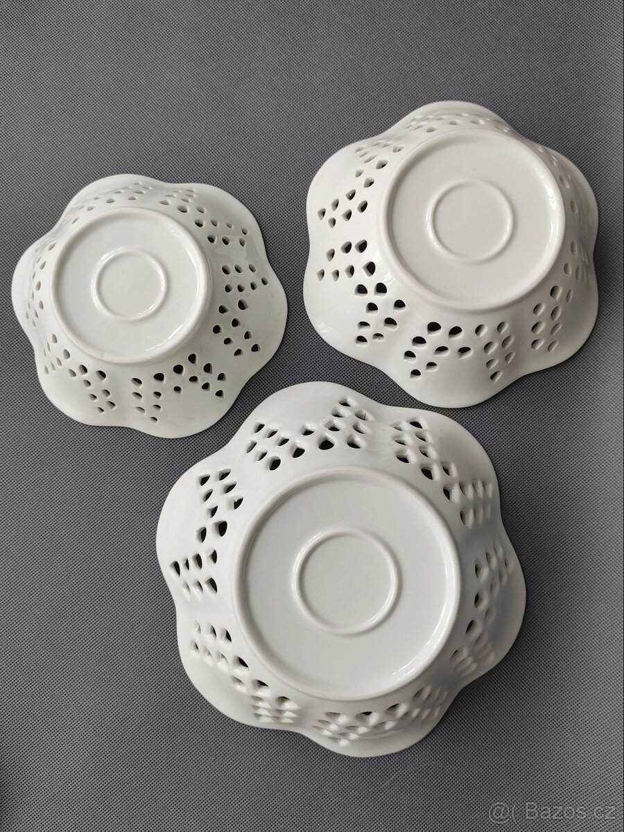 Sada krásných prolamovaných porcelánových košíku - 8