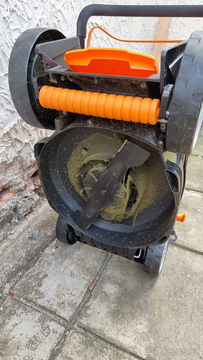 Elektrická sekačka LawnMaster MEB1840M - 8