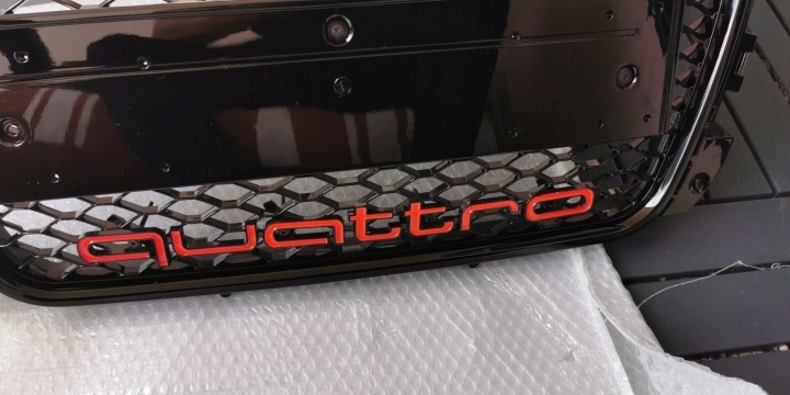 Veľký nápis QUATTRO pre AUDI chrom, čierne, červene - 8