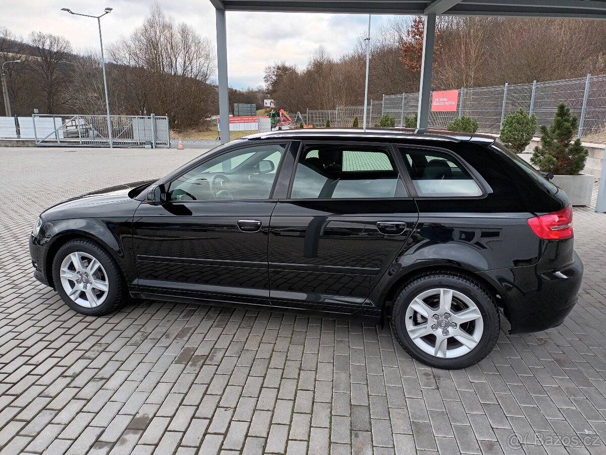 Audi A3 1,6 TDI,XENON,VÝHŘEV, Sportba - 8