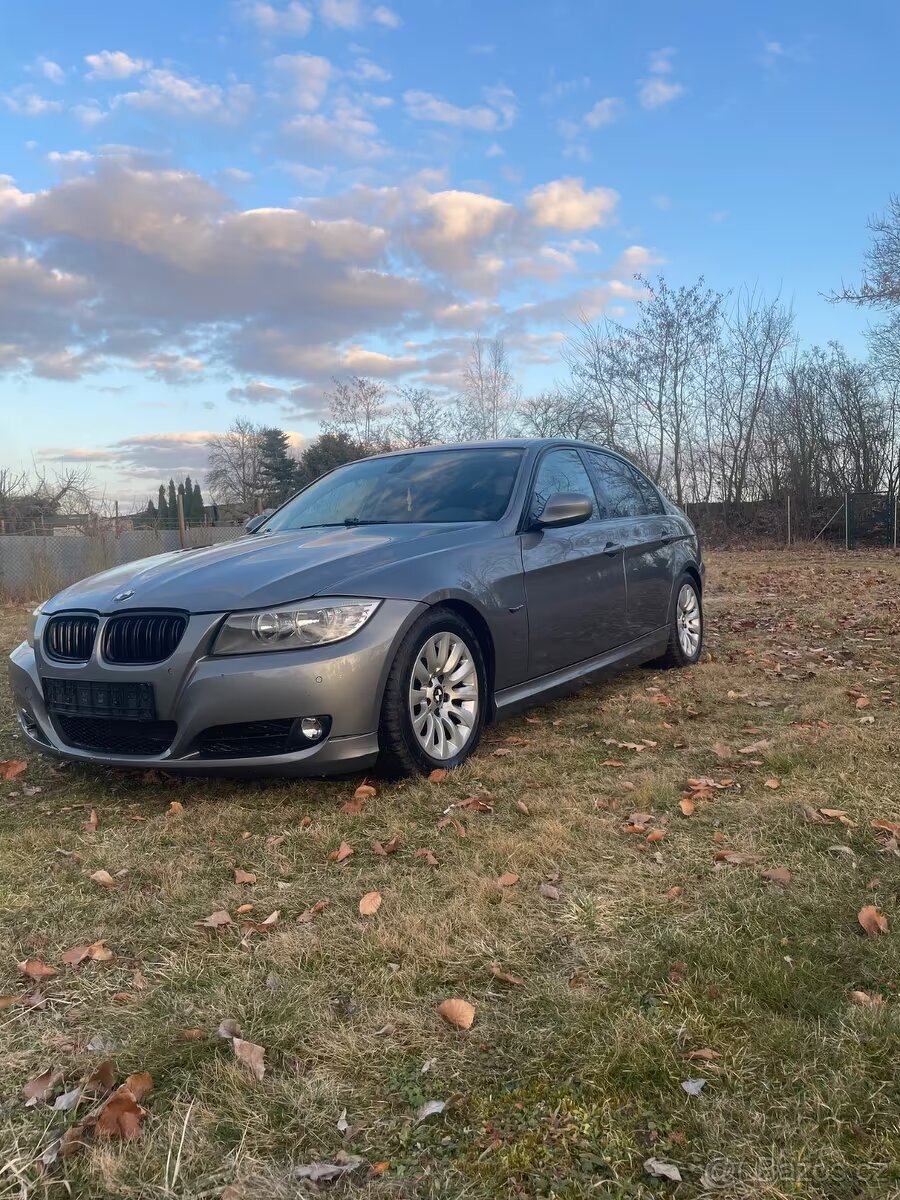BMW 320i, e90 - 8