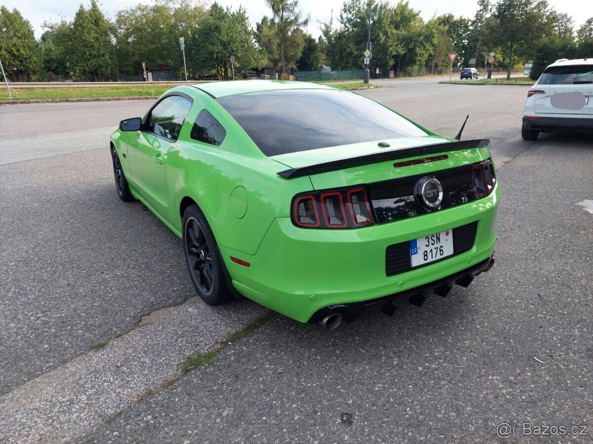 Ford mustang 5.0 GT manuál - 8
