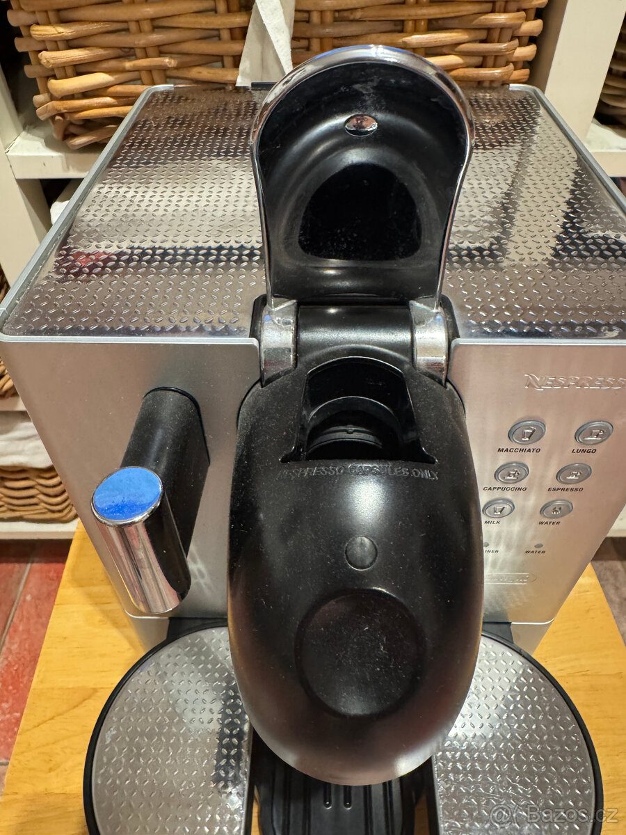Kávovar Nespresso DeLonghi Lattissima EN720.M - 8