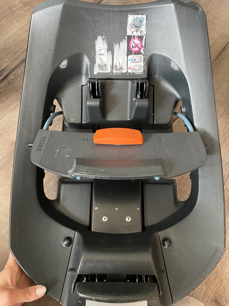 Autosedačka se základnou - 8