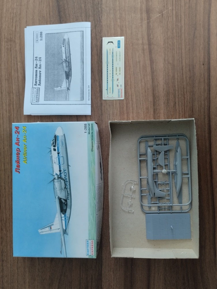 Modely letadel , dopraváky,plastové stavebnice. - 8