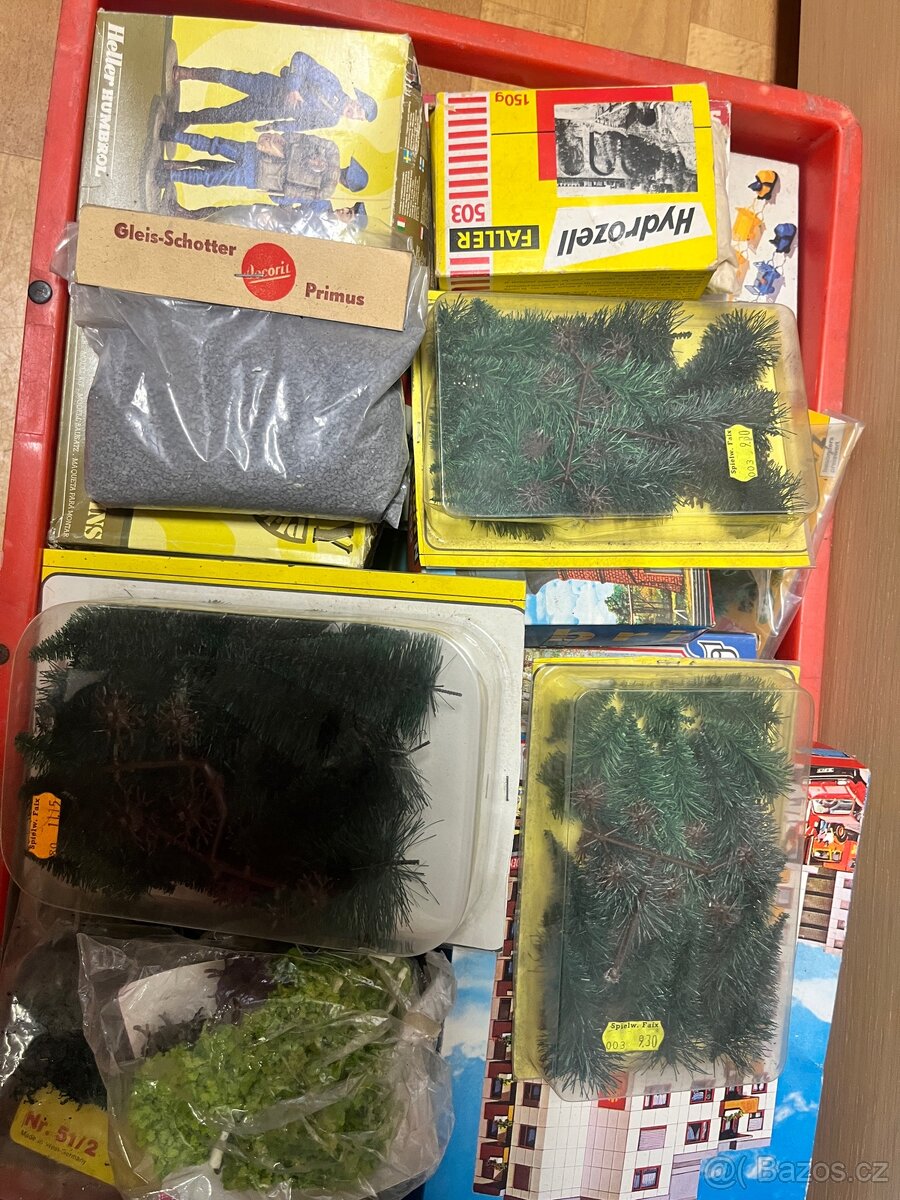 Modelářský mix – figurky, diorama, Kibri, Austerlitz, zeleň - 8