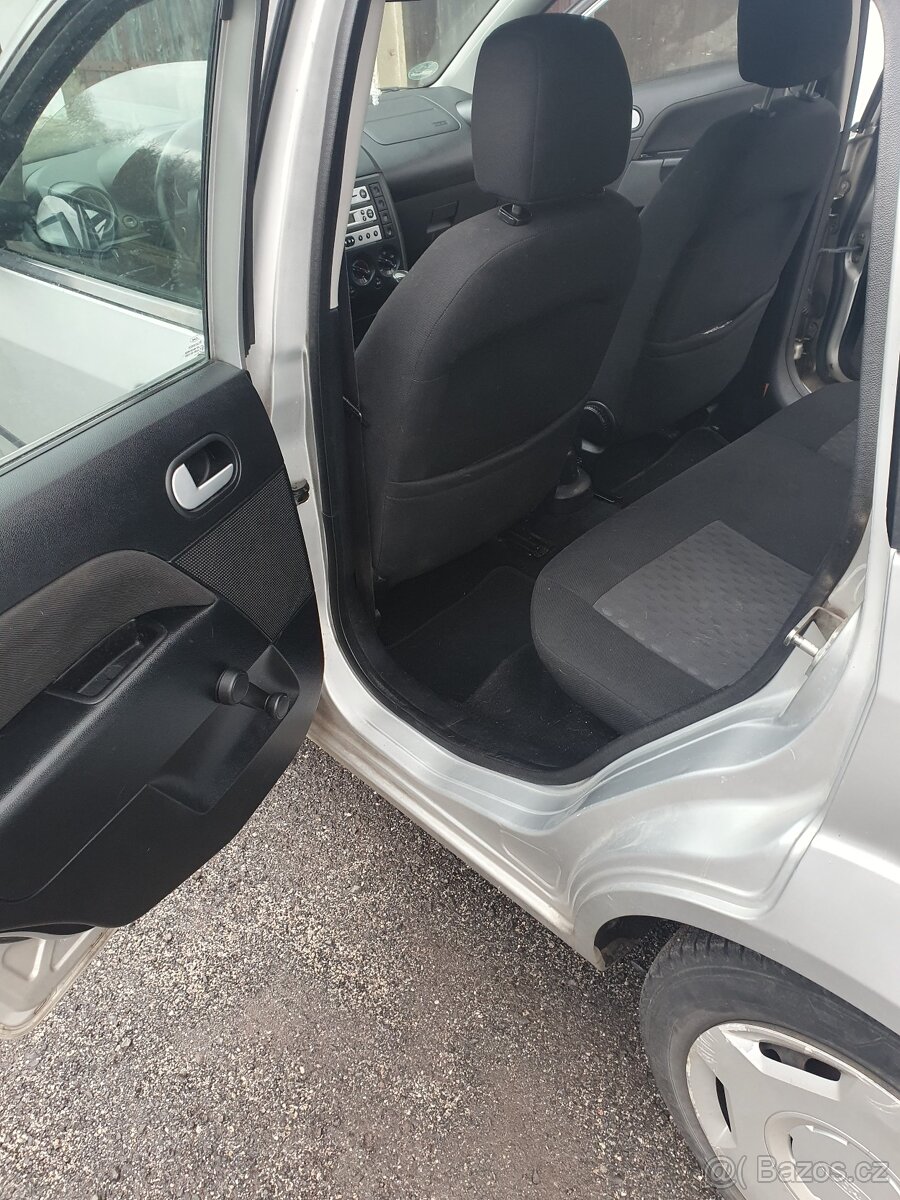 Ford fiesta - 8