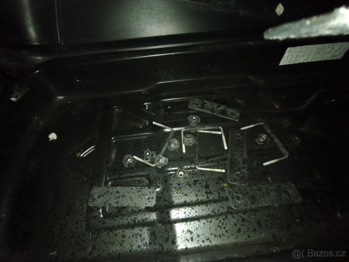 Střešní úložný box - 8