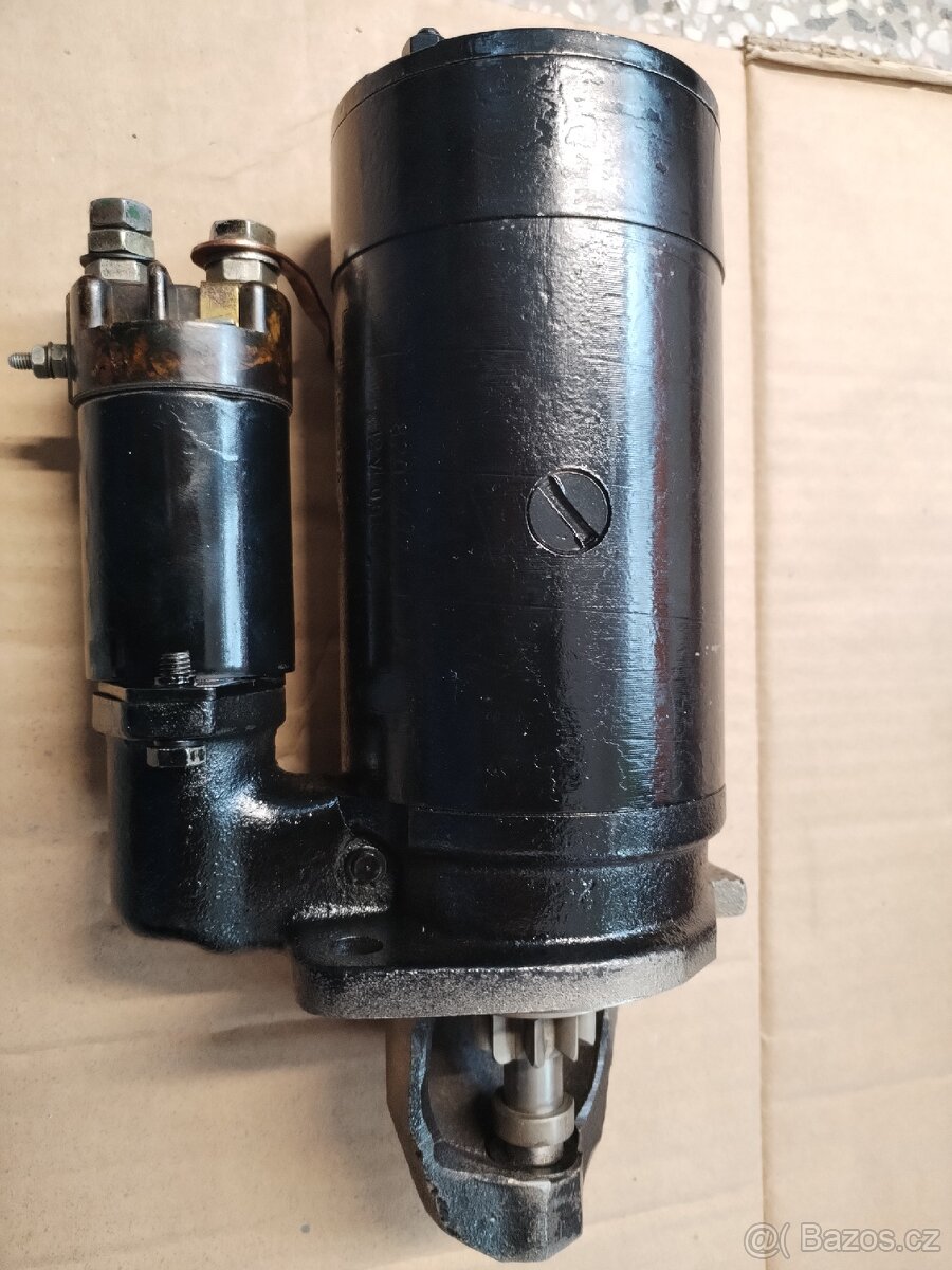 Moskvič díly startér - 8