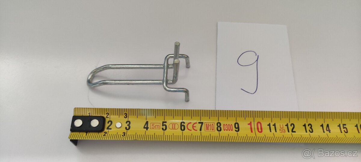 Euroháčky do děrovaných prodejních plechů, stojanů. - 8