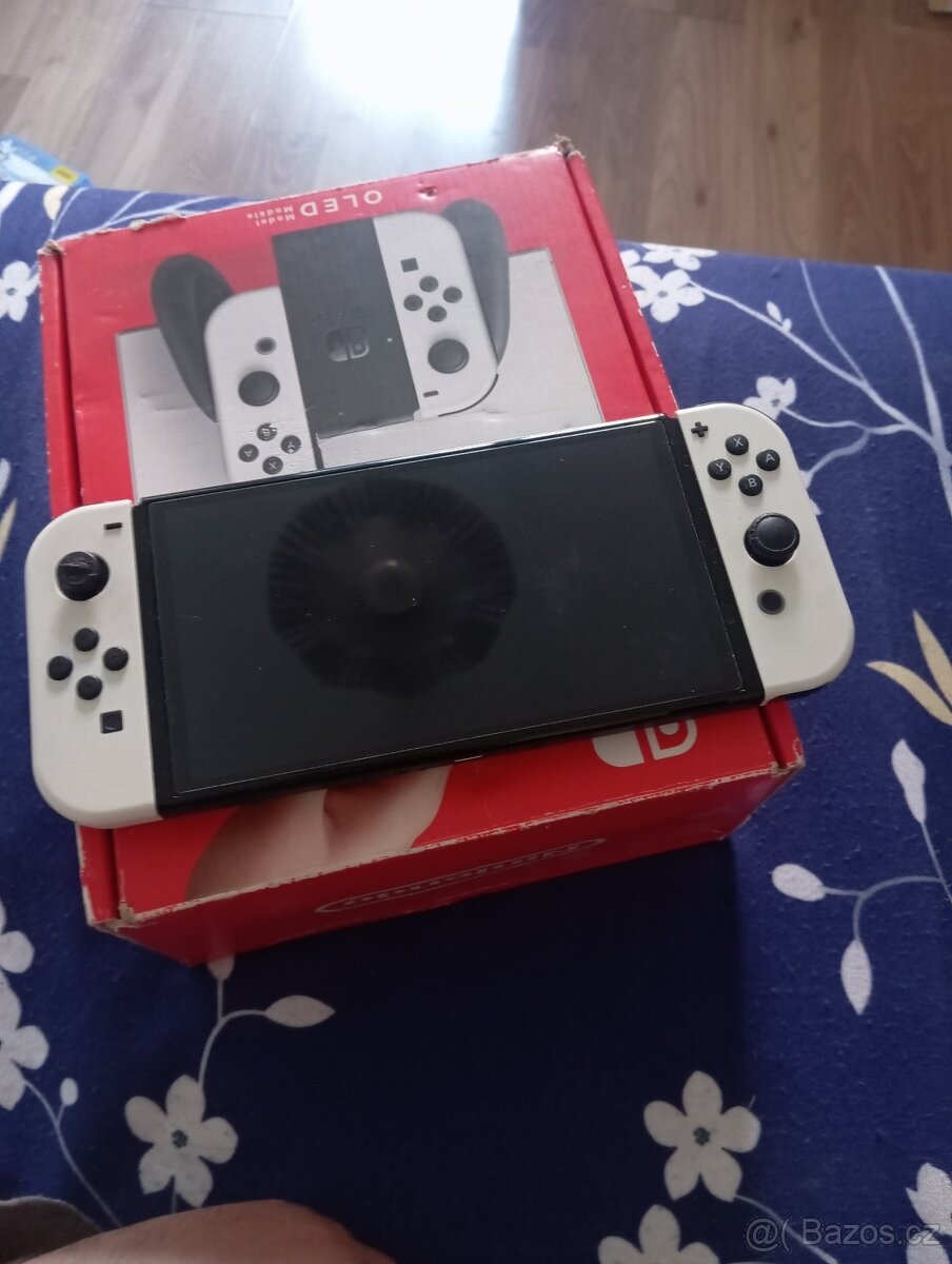 Prodám PlayStation 4 +volant+ Nintendo switch oled - 8