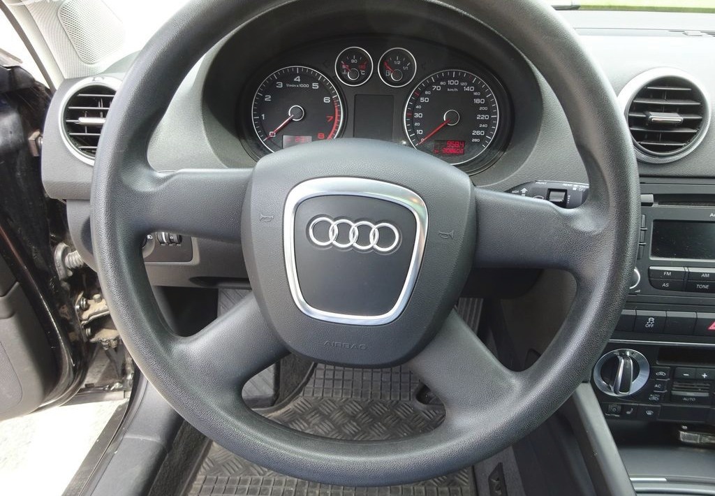 Audi A3, 1.6i (75 kw) r.rv.-2010 KLIMA - 8