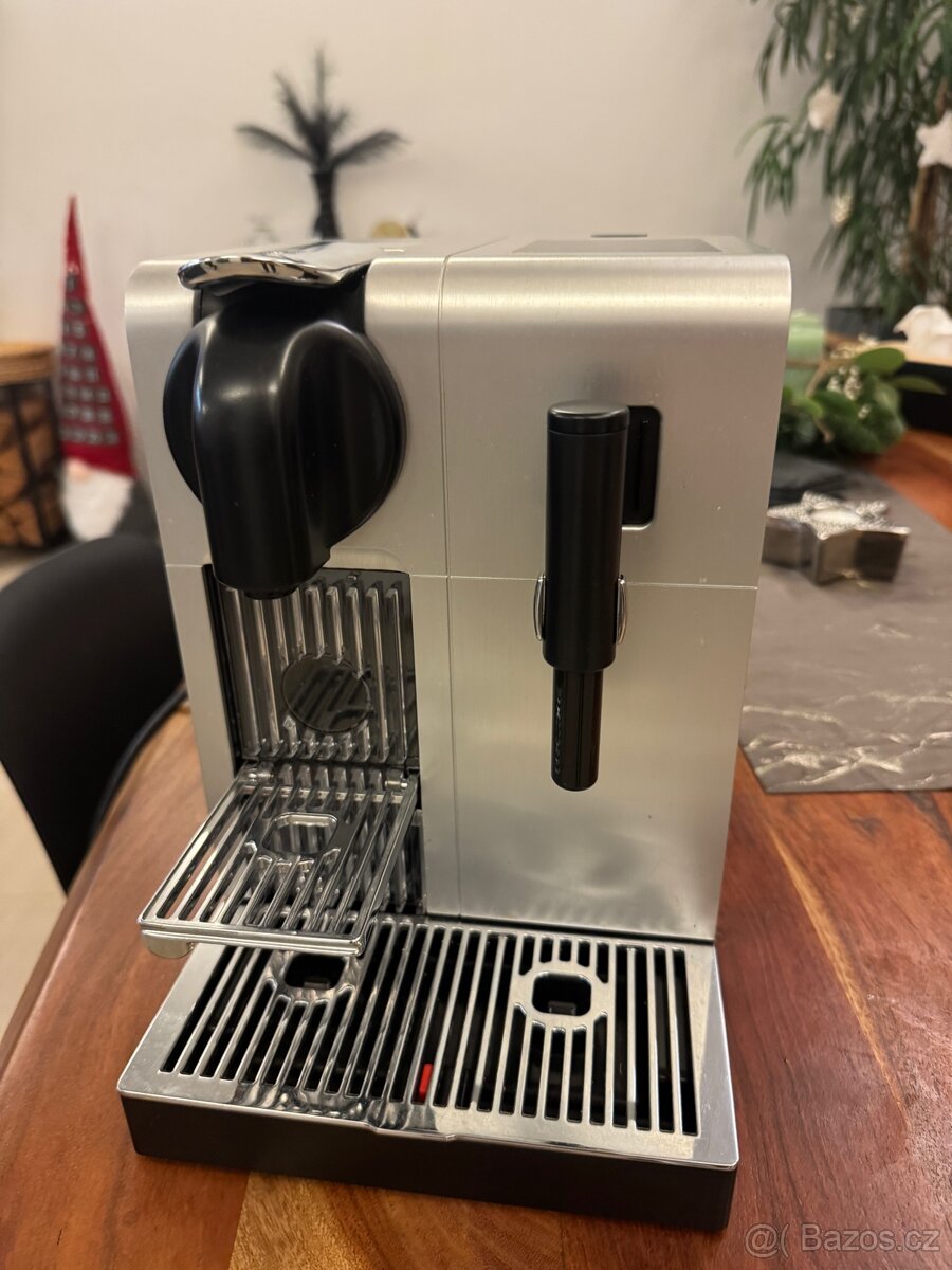 Kávovar Nespresso DeLonghi - 8