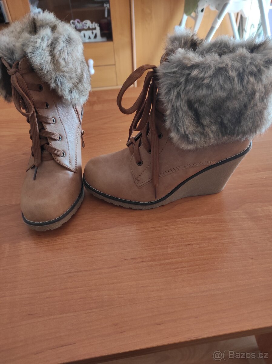 Dámské zimní boty na klínku 38 - 8