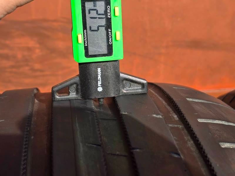 Letní Nokian 225/40/18 XL - 8
