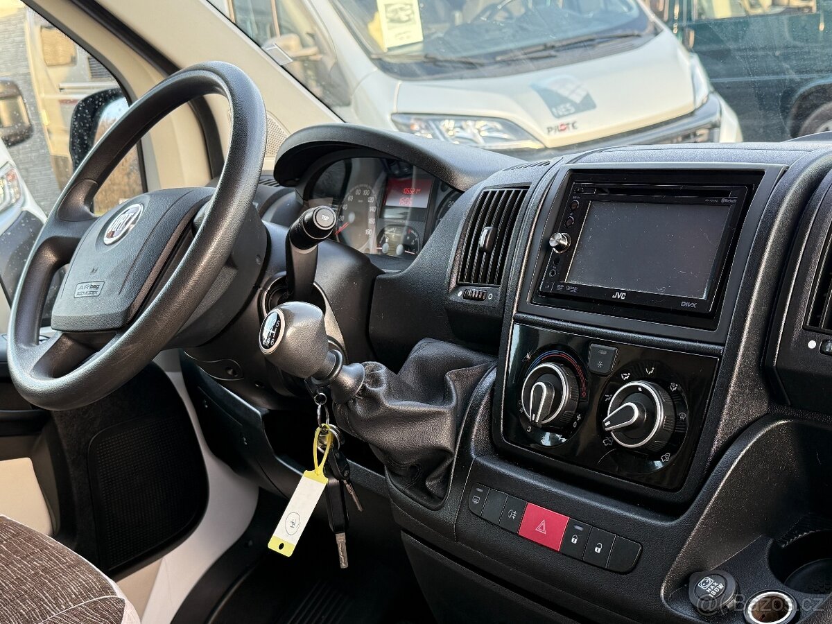 Obytné auto - Sunlight T64, 2012, sjížděcí postel, 2x klima - 8