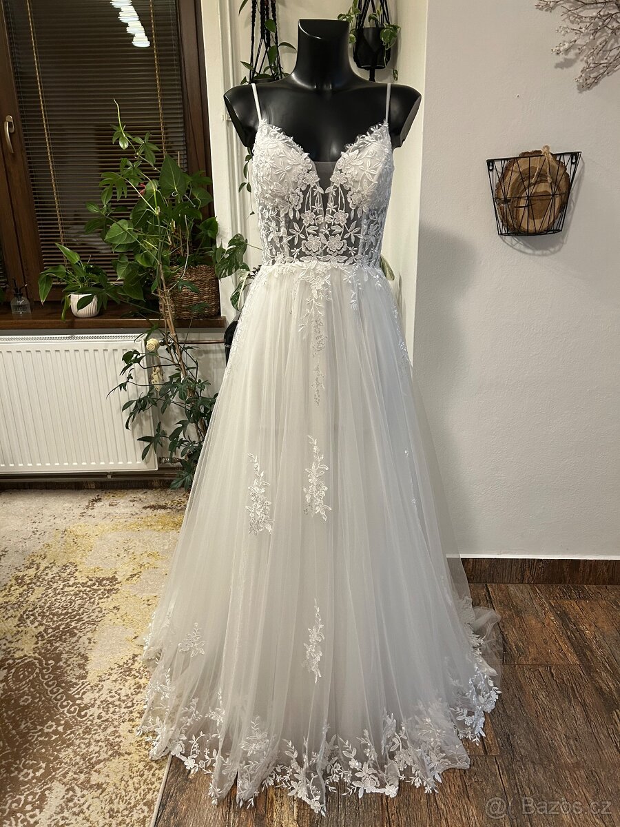 Svatební šaty, víc druhů - 8