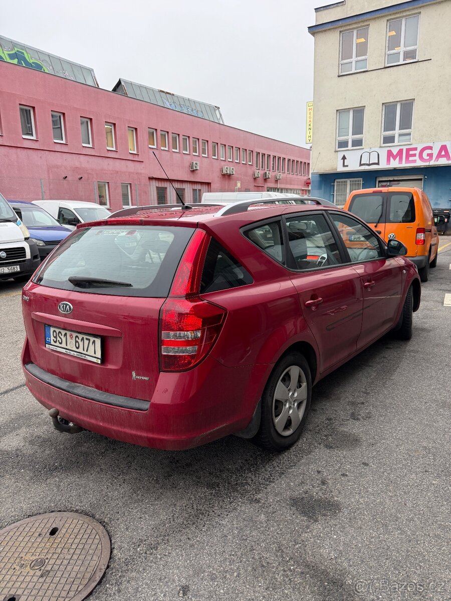 Kia cee'd kombi, benzín, manuální - 8