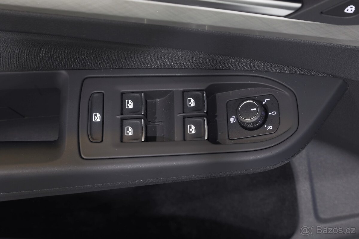 VW Golf 8 Hatchback 2.0 TDI DSG Virtual - záruka Autodraft - 8