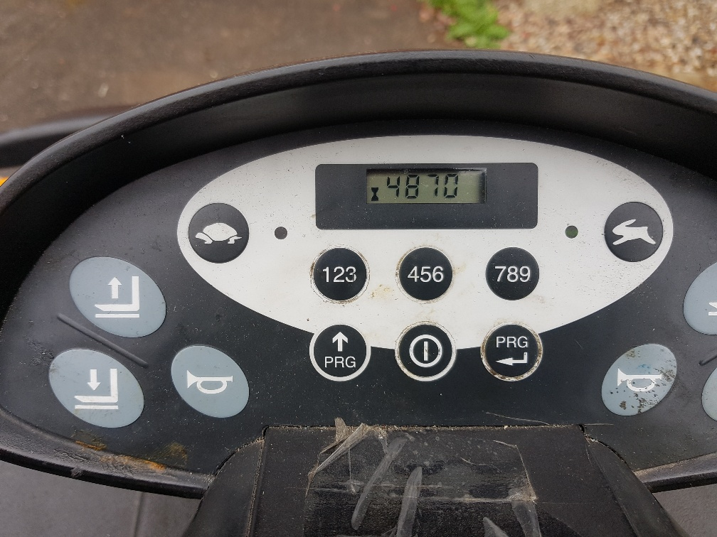 TAHAČ vozíků STILL - 8