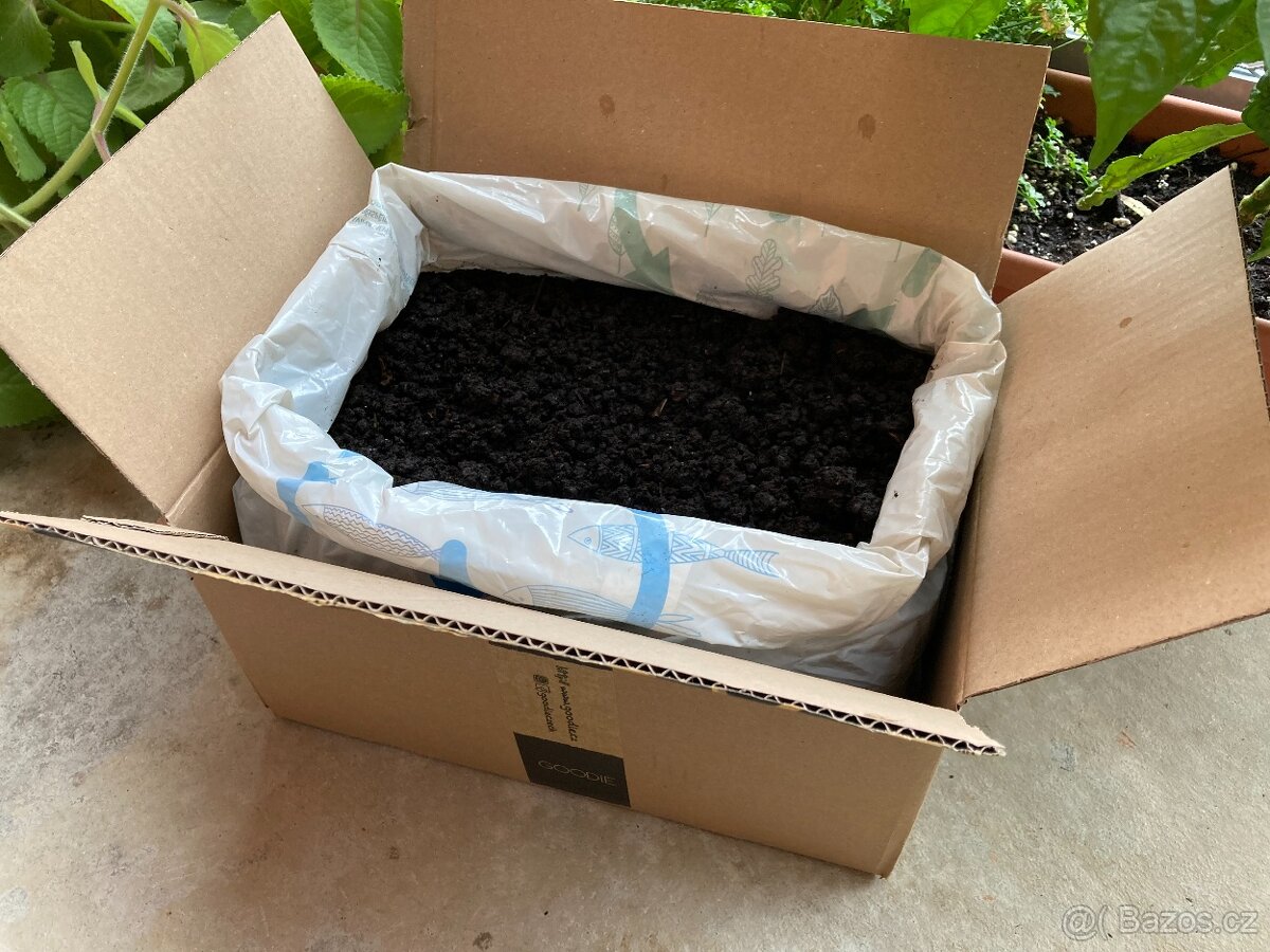 Šedý kompostér s chovnou nádobou o objemu 18 l - 8