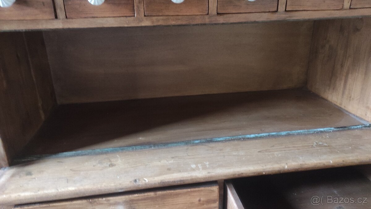Starý kuchyňský kredenc - 8