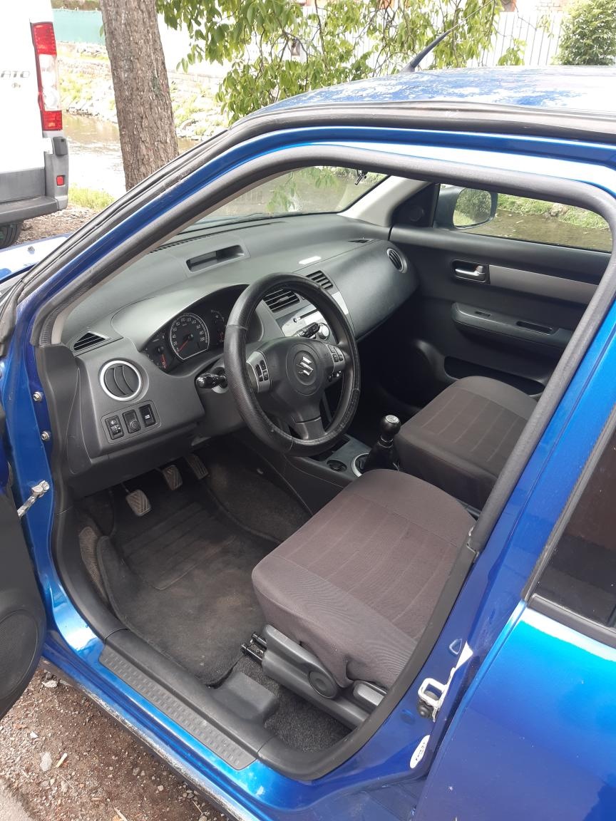 Suzuki Swift . 1.3 . - 8