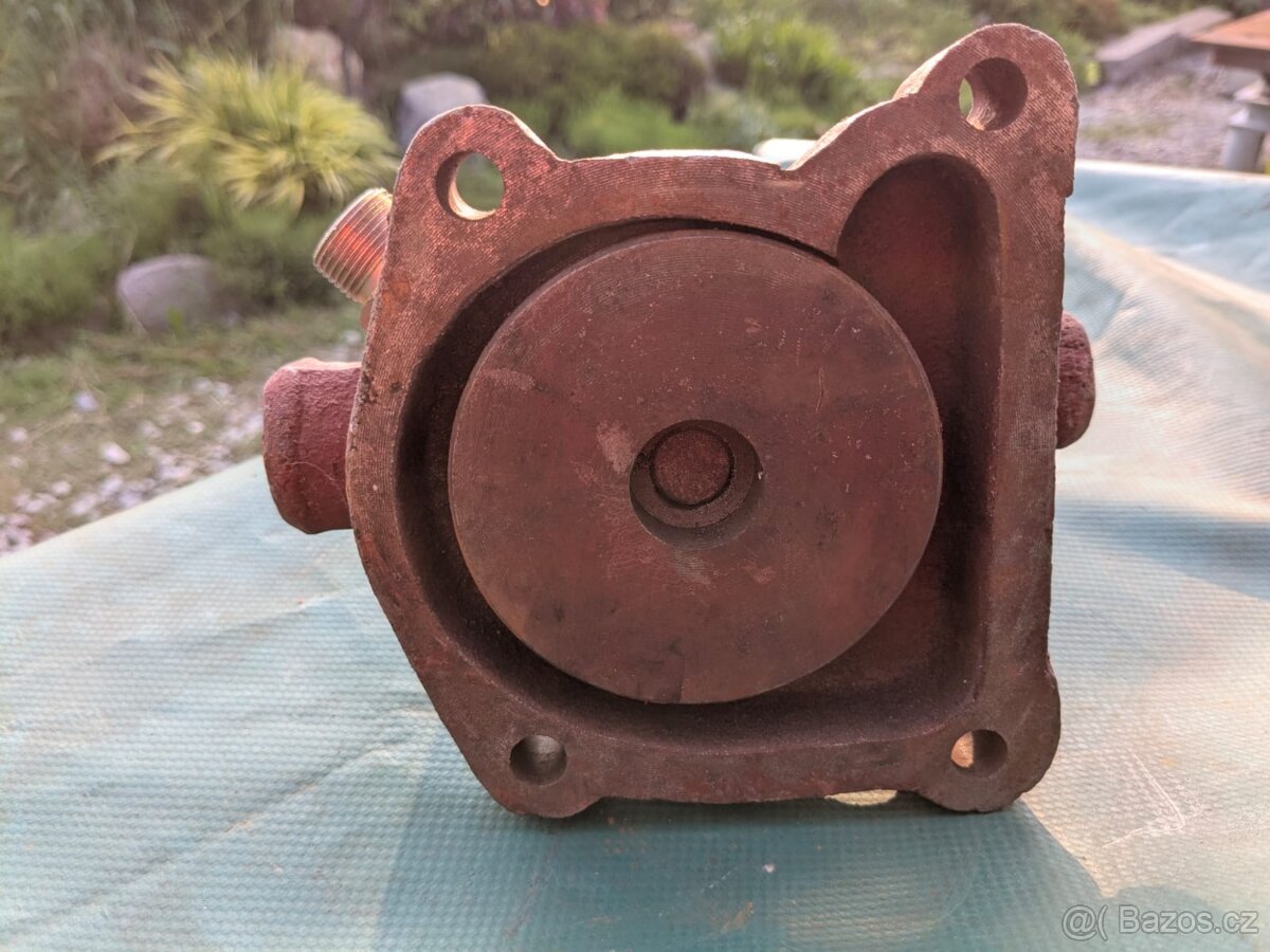 Zetor pumpa a čerpadlo UŘ - 8