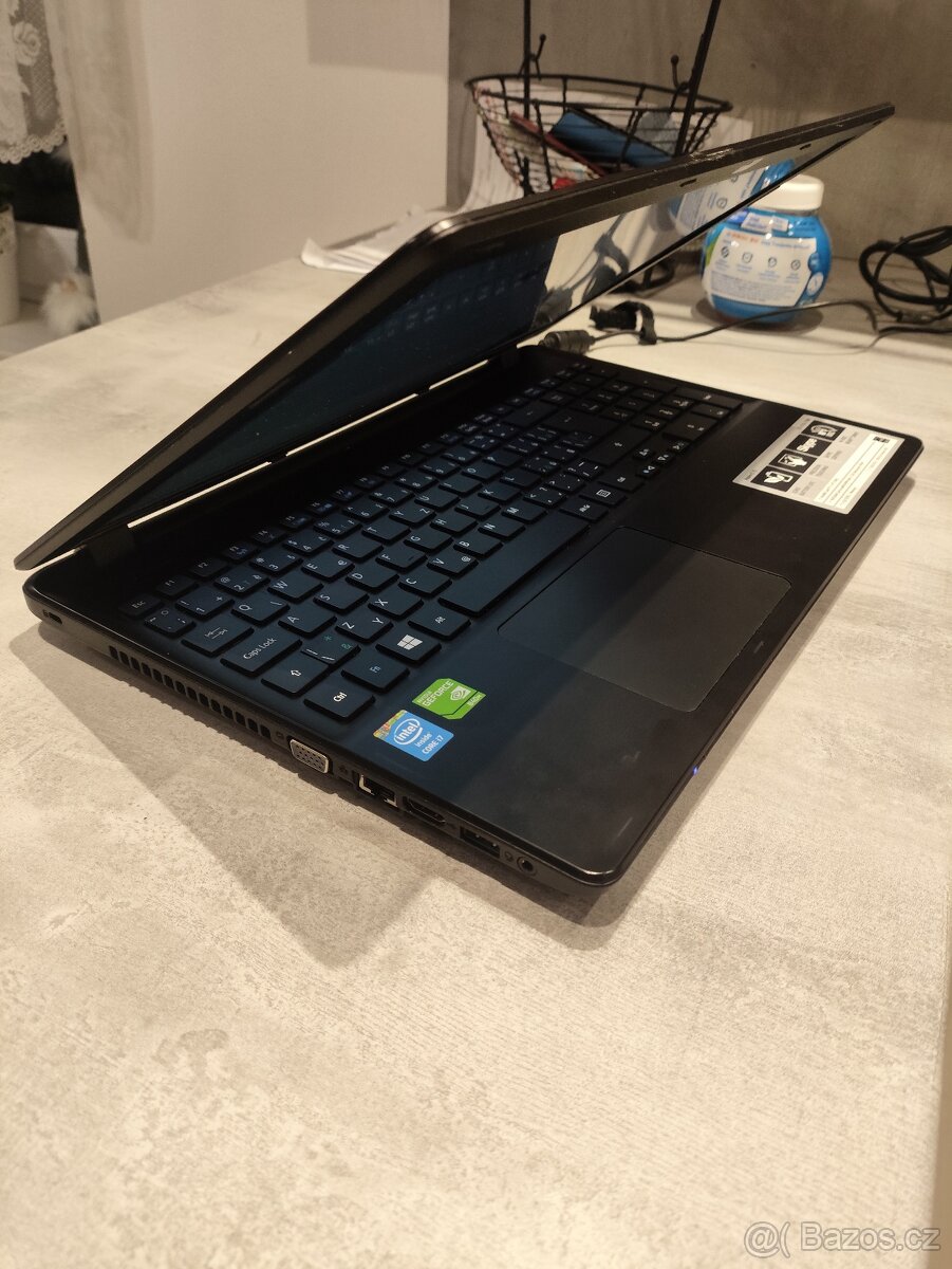 Herní notebook Acer v pěkném stavu volný do smazání - 8
