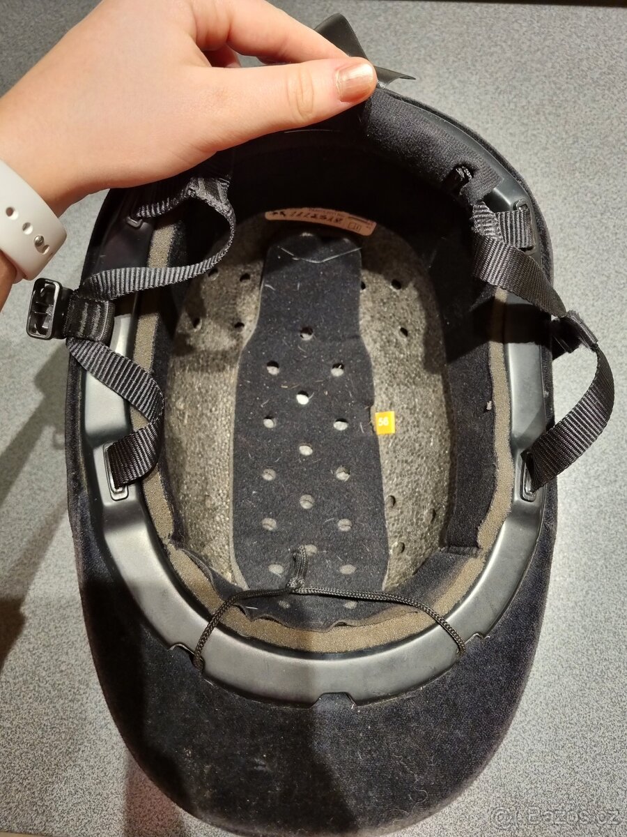 Prodáme jezdeckou helmu Fouganza - 8