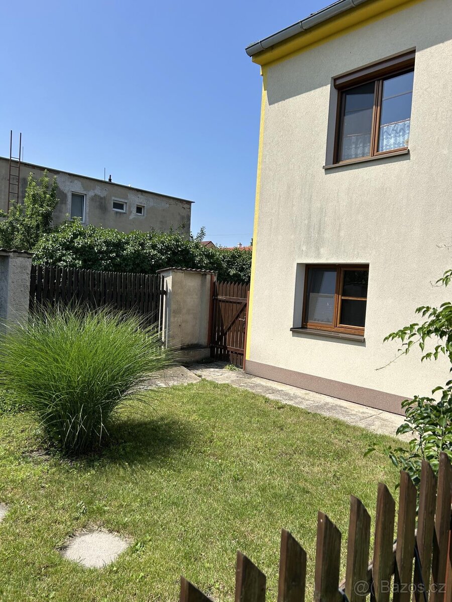 Nabízíme prodej rvícegeneračního domu v obci Jevišovka - 8